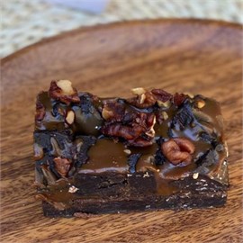 {{photo.Alt || photo.Description || 'Пирожное Брауни Рокслайд 120г'}}