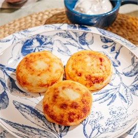 {{photo.Alt || photo.Description || 'Сырники 3 шт со сметаной'}}