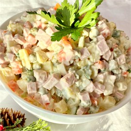 {{photo.Alt || photo.Description || 'Салаты: Салат Оливье 1кг'}}