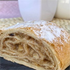 {{photo.Alt || photo.Description || 'Штрудель с яблоком и корицей 100г'}}